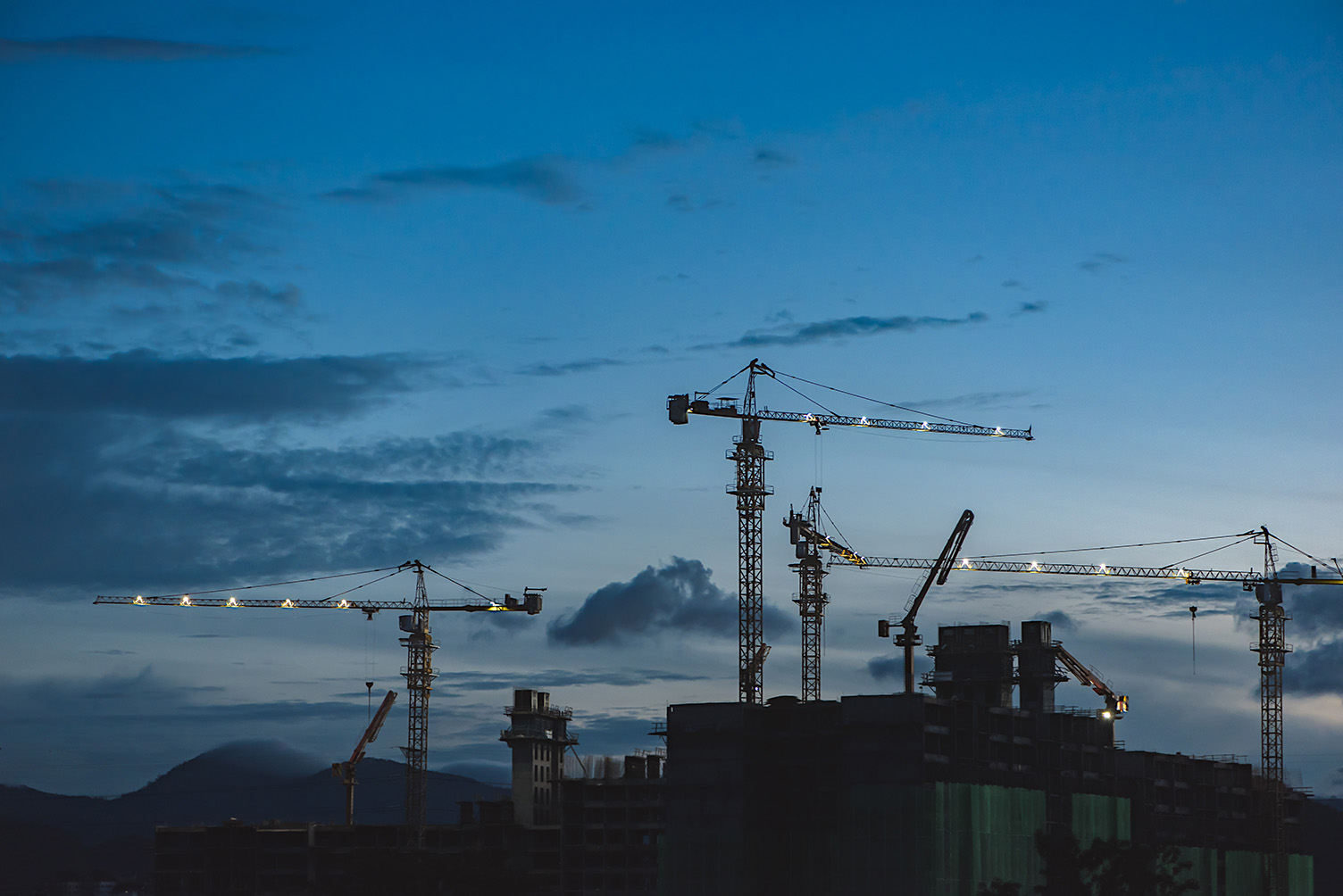 photo de construction avec une grue